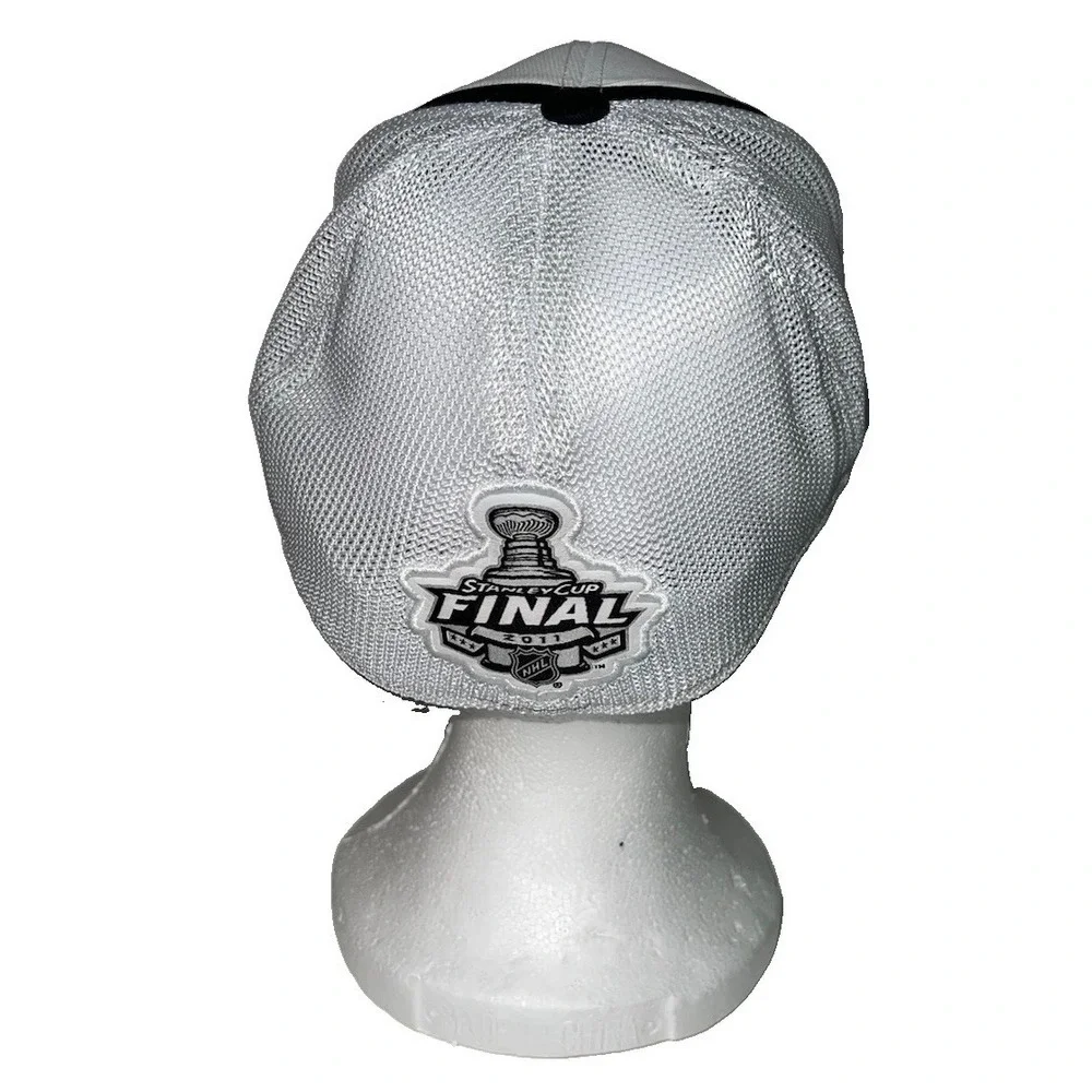 (5)Reebok Center Ice BOSTON BRUINS 2011 Stanley Cup Champions Hat Fitted OSFA